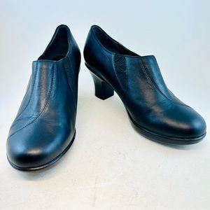 Dansko Black Nappa Leather Bennett Shooties Pumps, size 39 8.5 9